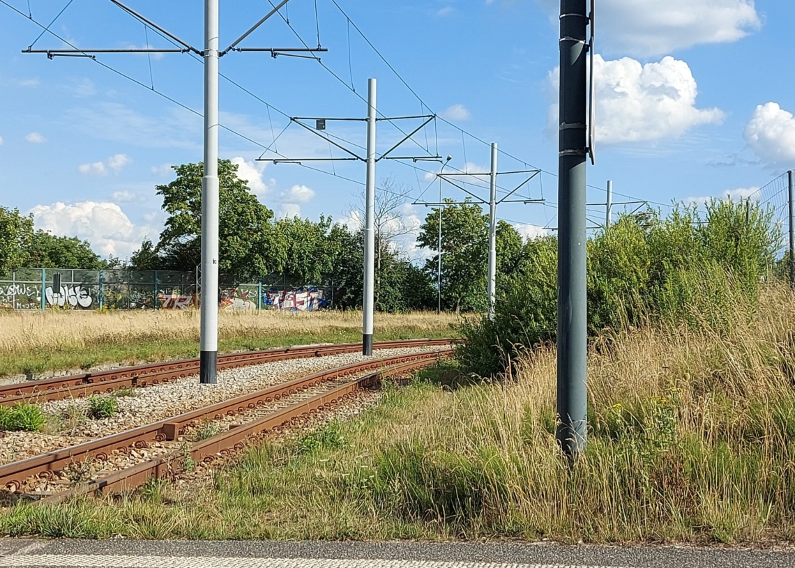 Wypadek na ulicy Pabianickiej. Osobówka zderzyła się z tramwajem linii 41 na rondzie przy Porcie Łódź 1 wypadek na ulicy Pabianickiej
