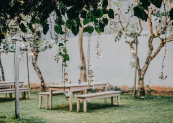 Jak przygotować ogród na wieczorne garden party? 4 inspiracje