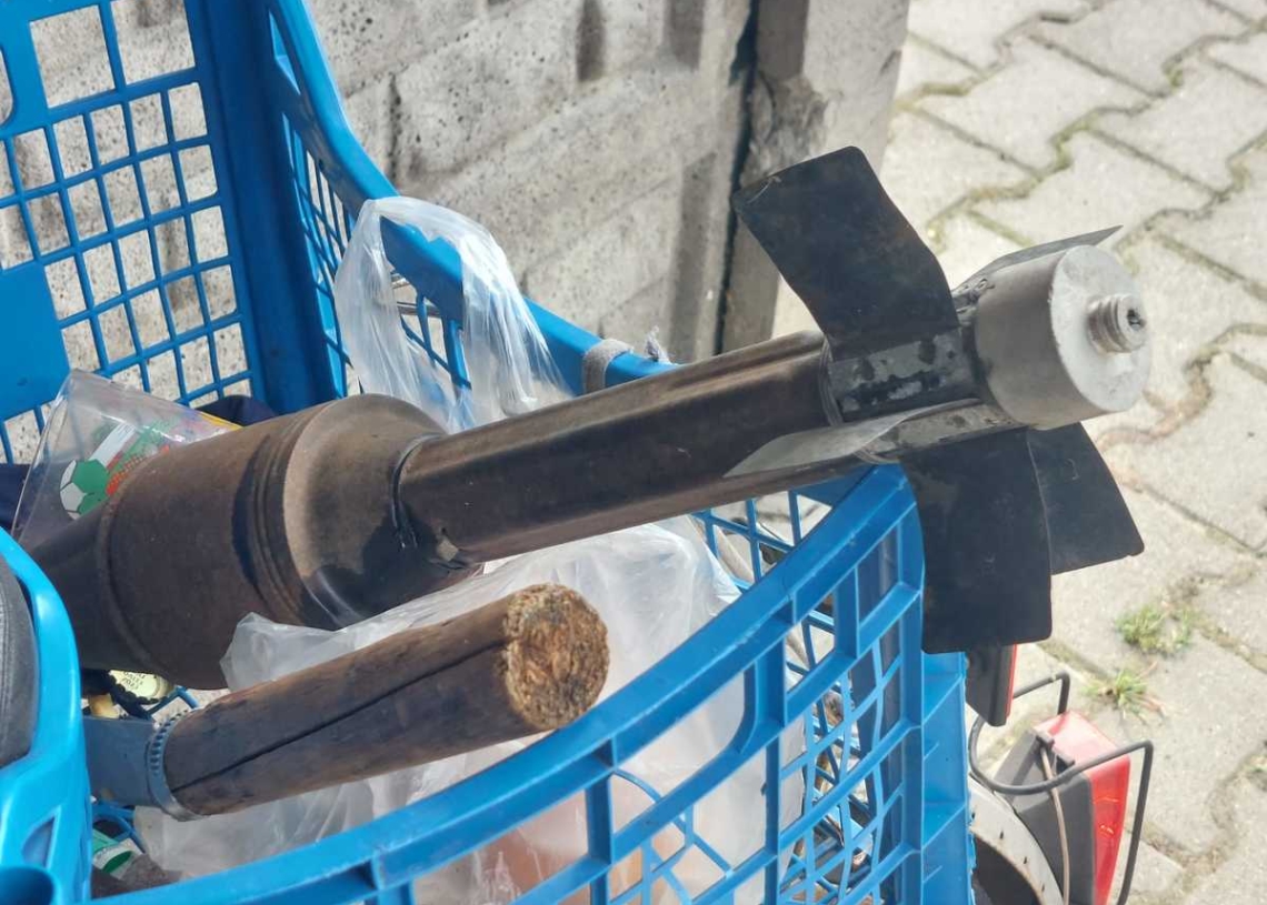 Zduńska Wola. Wiózł pocisk na rowerze