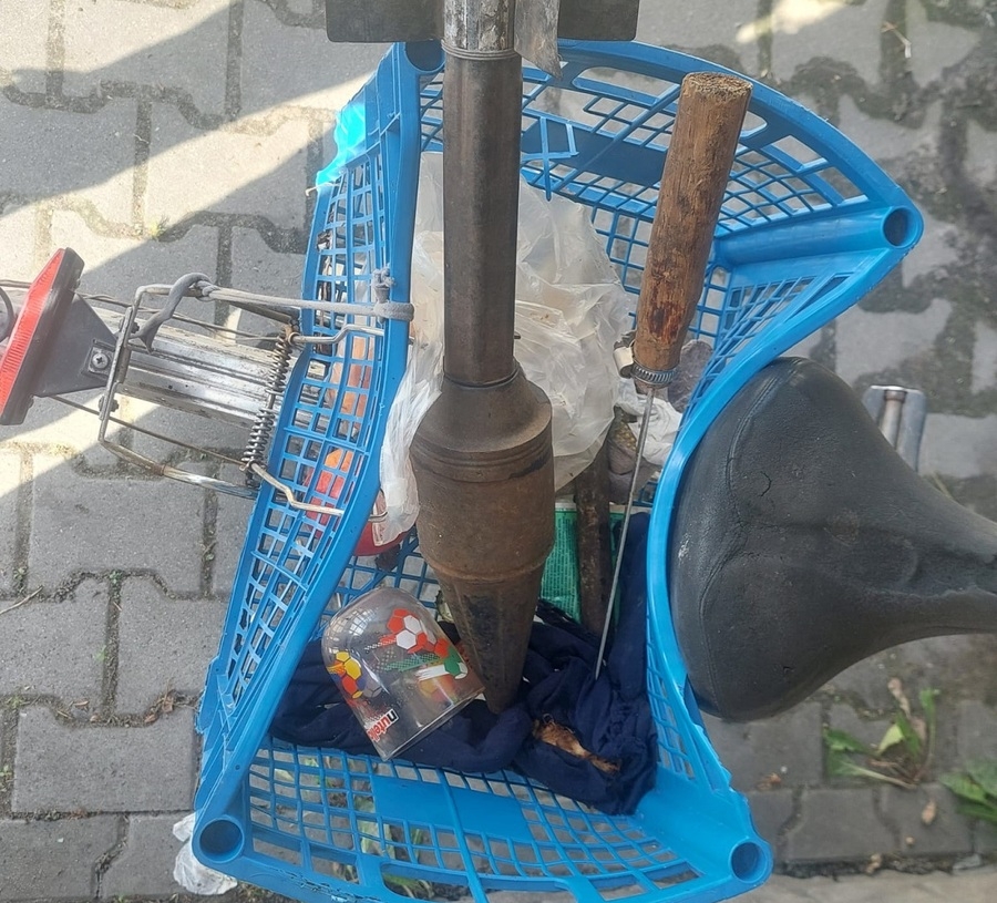 Zduńska Wola. Wiózł pocisk na rowerze