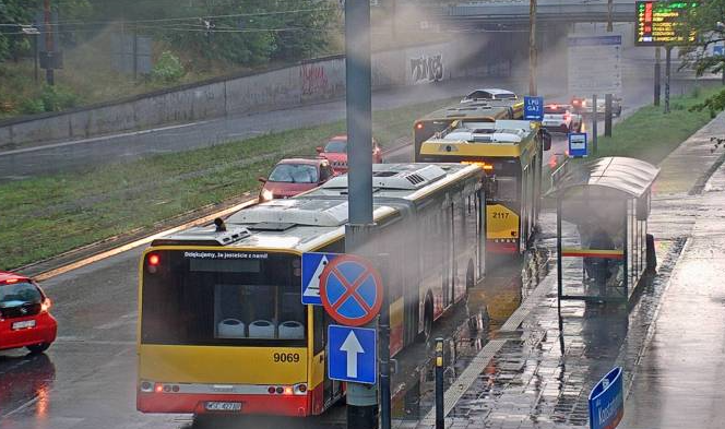 Łódzkie torowiska zalane. Liczne zatrzymania ruchu tramwajowego