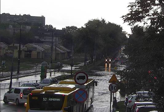 Łódzkie torowiska zalane. Liczne zatrzymania ruchu tramwajowego