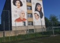 Mural 4 wyjątkowych kobiet związanych z Łodzią na budynku Bernardyńskiej Szkoły Podstawowej 6 Bernardyńskiej Szkoły Podstawowej