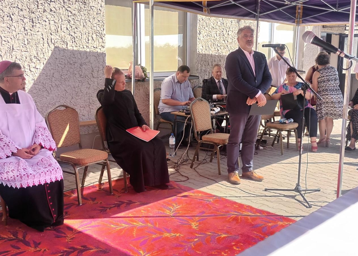 Kamień pamiątkowy poświęcony kard. Stefanowi Wyszyńskiemu w Maurzycach