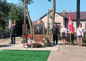 Kamień pamiątkowy poświęcony kard. Stefanowi Wyszyńskiemu w Maurzycach
