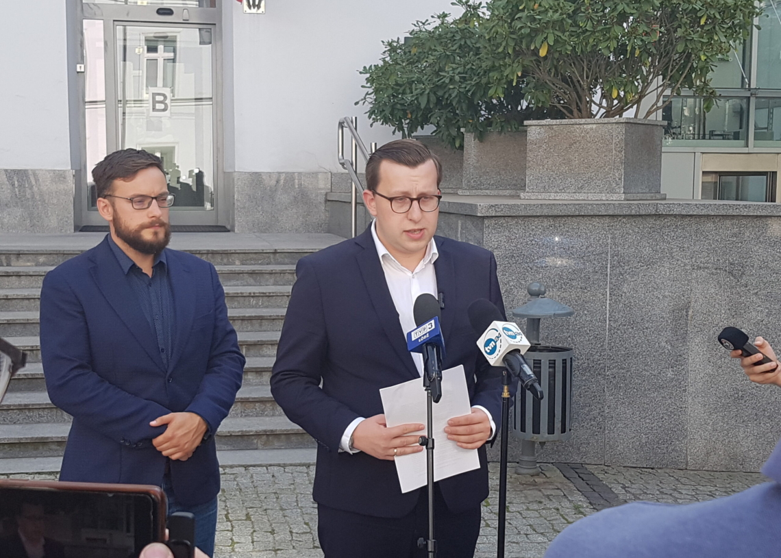 Działacze łódzkiej Konfederacji chcą postawić polityków przed Trybunałem Stanu