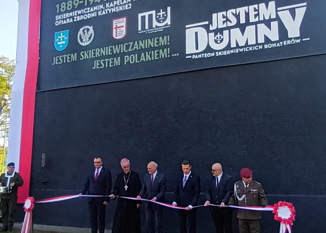 Skierniewice: Odsłonięto mural upamiętniający ks. Edwarda Chomę