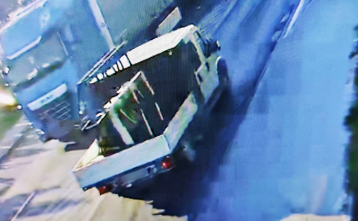 Policja poszukuje sprawcy wypadku na DW713. Potrącił 79-letnią kobietę w Ujeździe 1 policja poszukuje