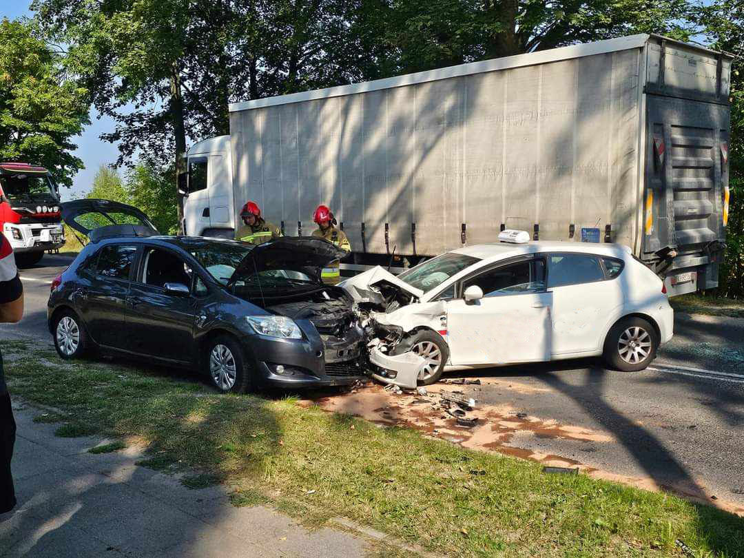 Kolizja na ulicy Brzezińskiej przy ul. Taterniczej. Jeden z kierowców miał blisko 4 promile alkoholu 1 Kolizja na ulicy Brzezińskiej