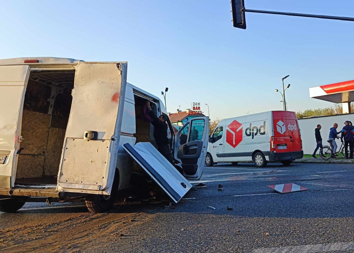 Wypadek busa z nielegalnymi imigrantami w Piotrkowie