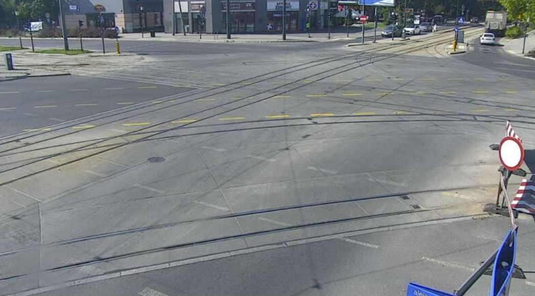 zatrzymanie ruchu tramwajów na ulicy Dąbrowskiego