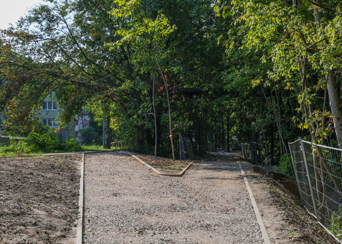 Budowa drogi rowerowej na Księżym Młynie. Wykonano połowę prac