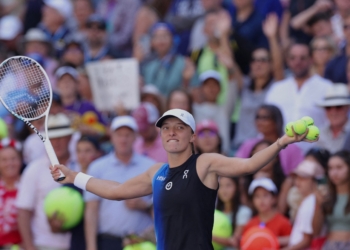 Słowenka była bez szans. Iga Świątek w 4. rundzie US Open.