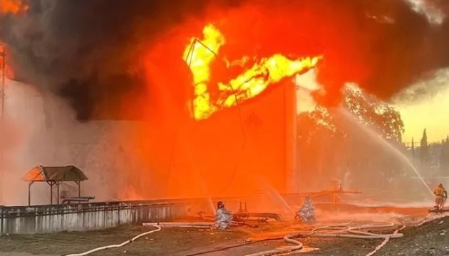 Wojna na Ukrainie. 574. dzień rosyjskiej inwazji. Nocny atak na rafinerię ropy 1 574. dzień rosyjskiej inwazji