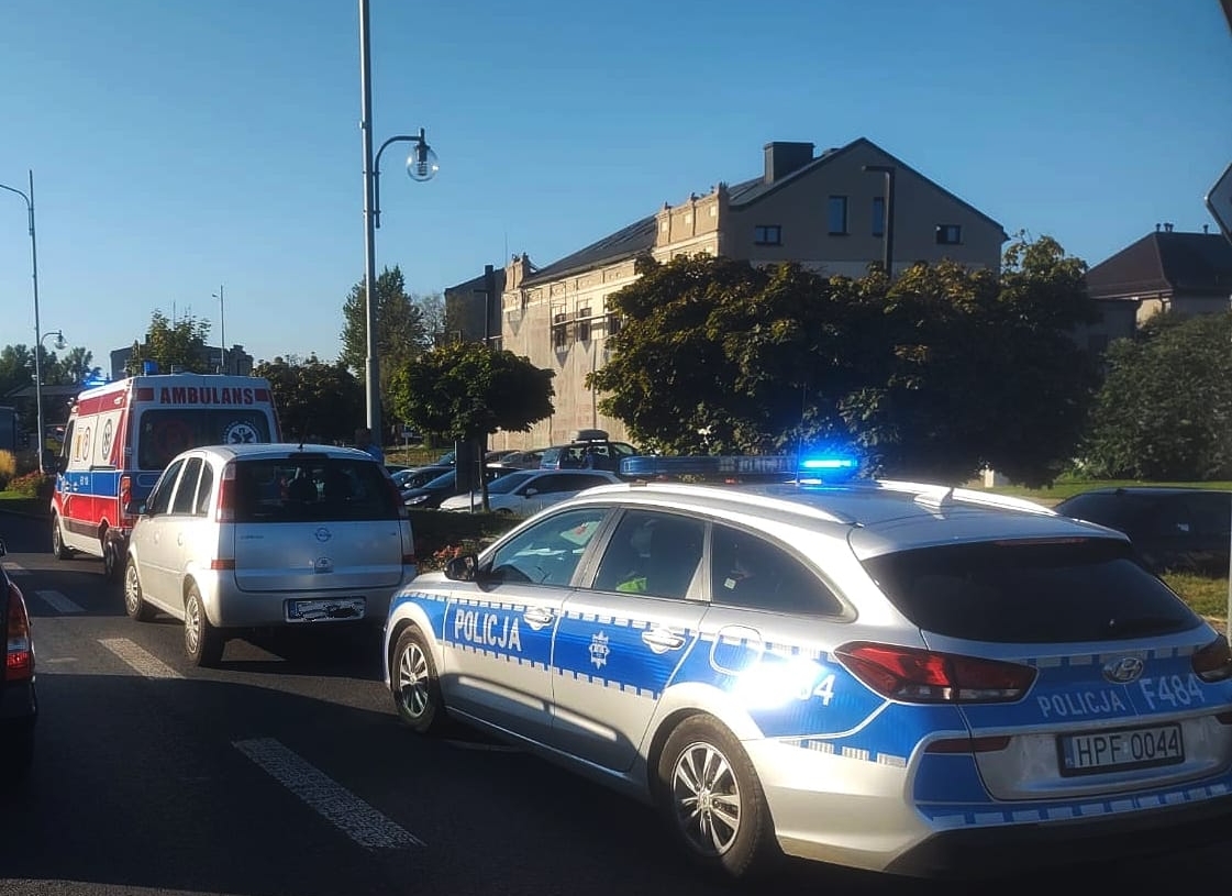 Radomsko: pijany kierowca wjechał w karetkę pogotowia 1 wjechał w karetkę pogotowia