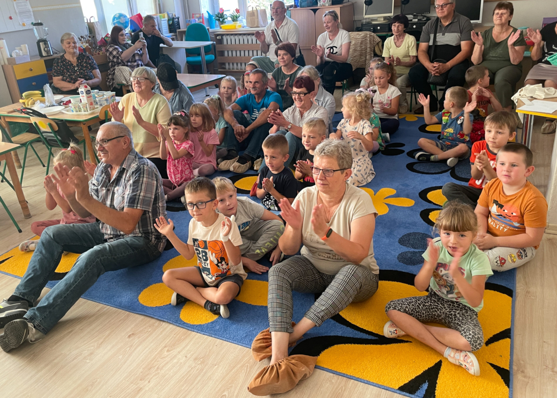 Projekt „Od seniora do juniora” w sieradzkim przedszkolu