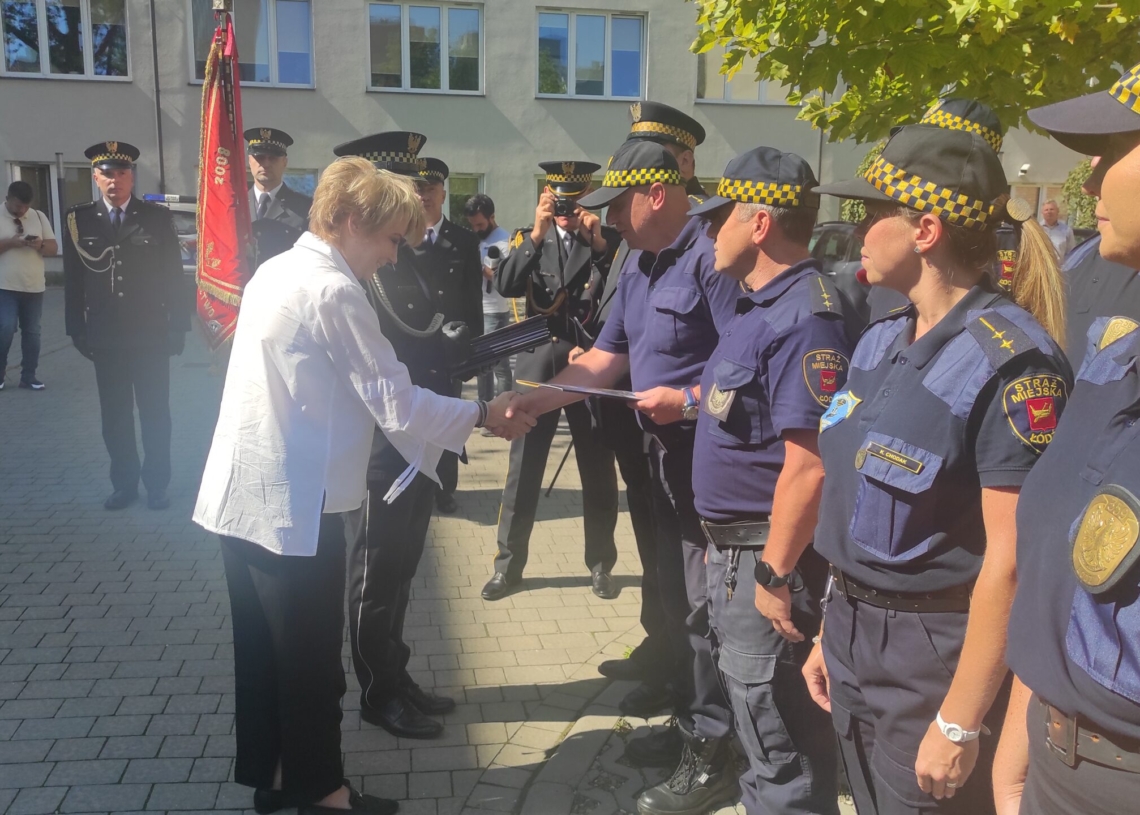 Obchody Święta Straży Miejskiej w Łodzi. Awansowano 55 funkcjonariuszy [ZDJĘCIA]