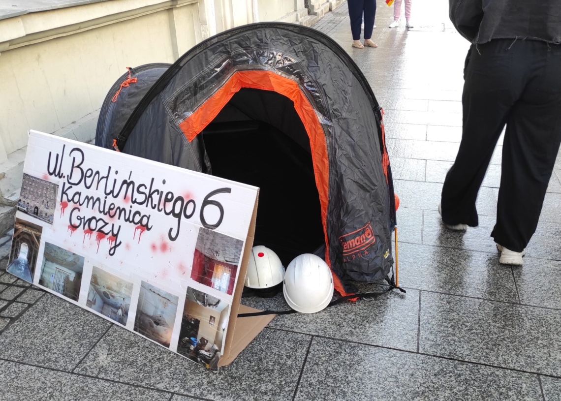 Protest Łódzkiego Stowarzyszenia Lokatorów. Przeciw dotkliwym skutkom polityki mieszkaniowej