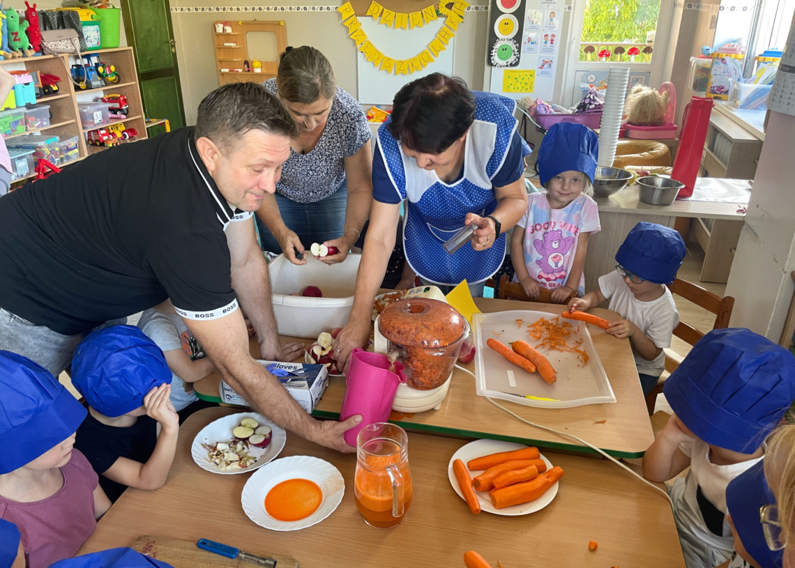 Projekt „Od seniora do juniora” w sieradzkim przedszkolu