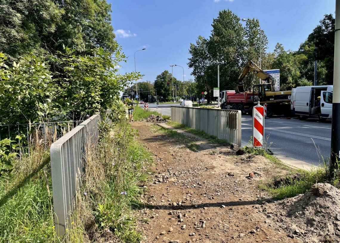 Przebudowa trasy tramwajowej w Konstantynowie postępuje. Torowisko jest niemal gotowe [ZDJĘCIA + WIDEO]