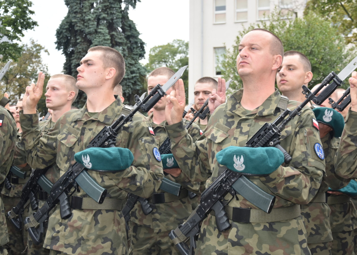 Przysięga żołnierzy dobrowolnej zasadniczej służby wojskowej w Sieradzu