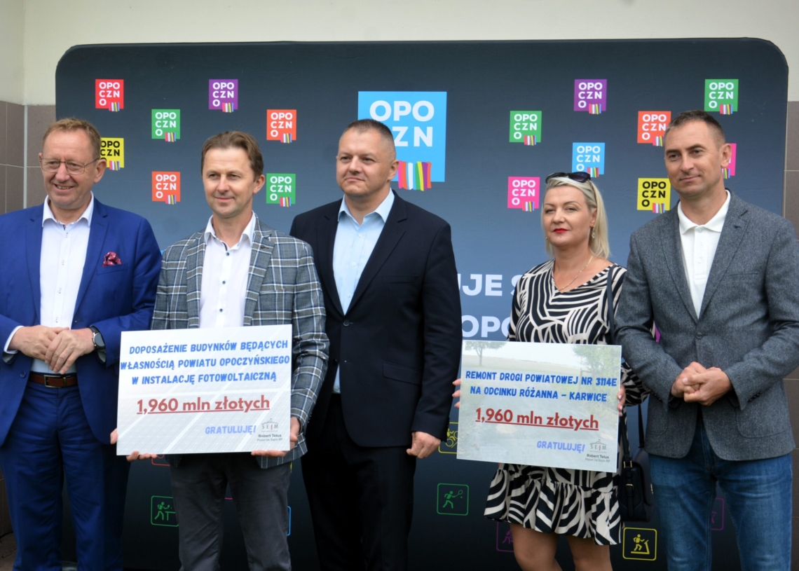 Wręczono symboliczne czeki z Rządowego Programu Inwestycji Strategicznych