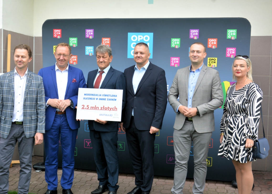 Wręczono symboliczne czeki z Rządowego Programu Inwestycji Strategicznych