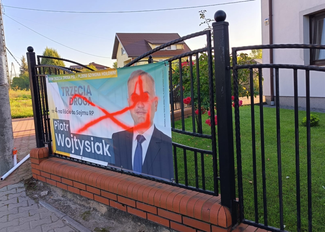 Wandale w gminie Moszczenica. Zniszczyli banery wyborcze Piotra Wojtasika z partii PSL