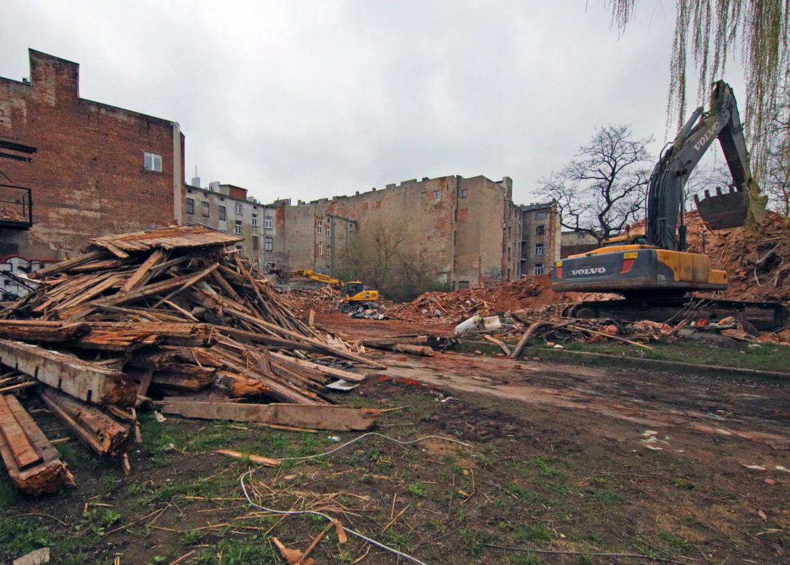 Dobiegają końca tegoroczne wyburzenia pustostanów. Łącznie z łódzkiego krajobrazu zniknie 50 ruder