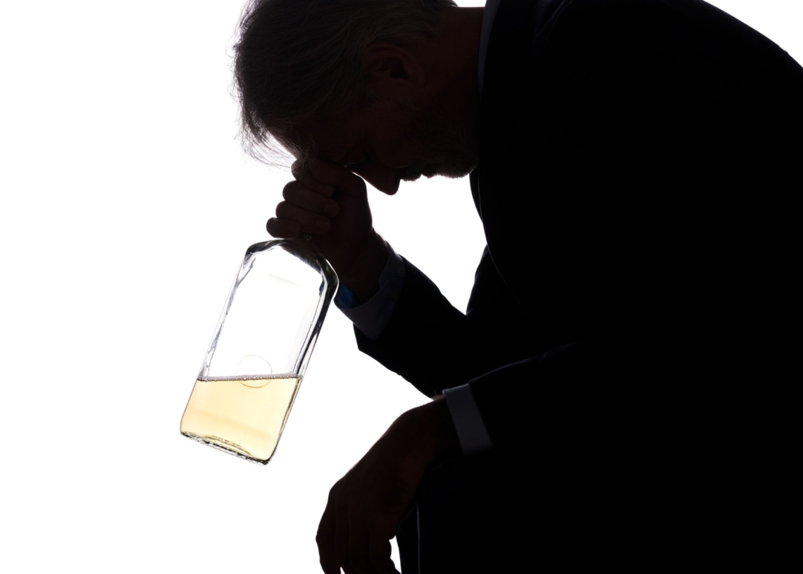 Alkohol zabija. Wzrasta liczba zgonów w związku z nałogowym spożywaniem napojów wyskokowych
