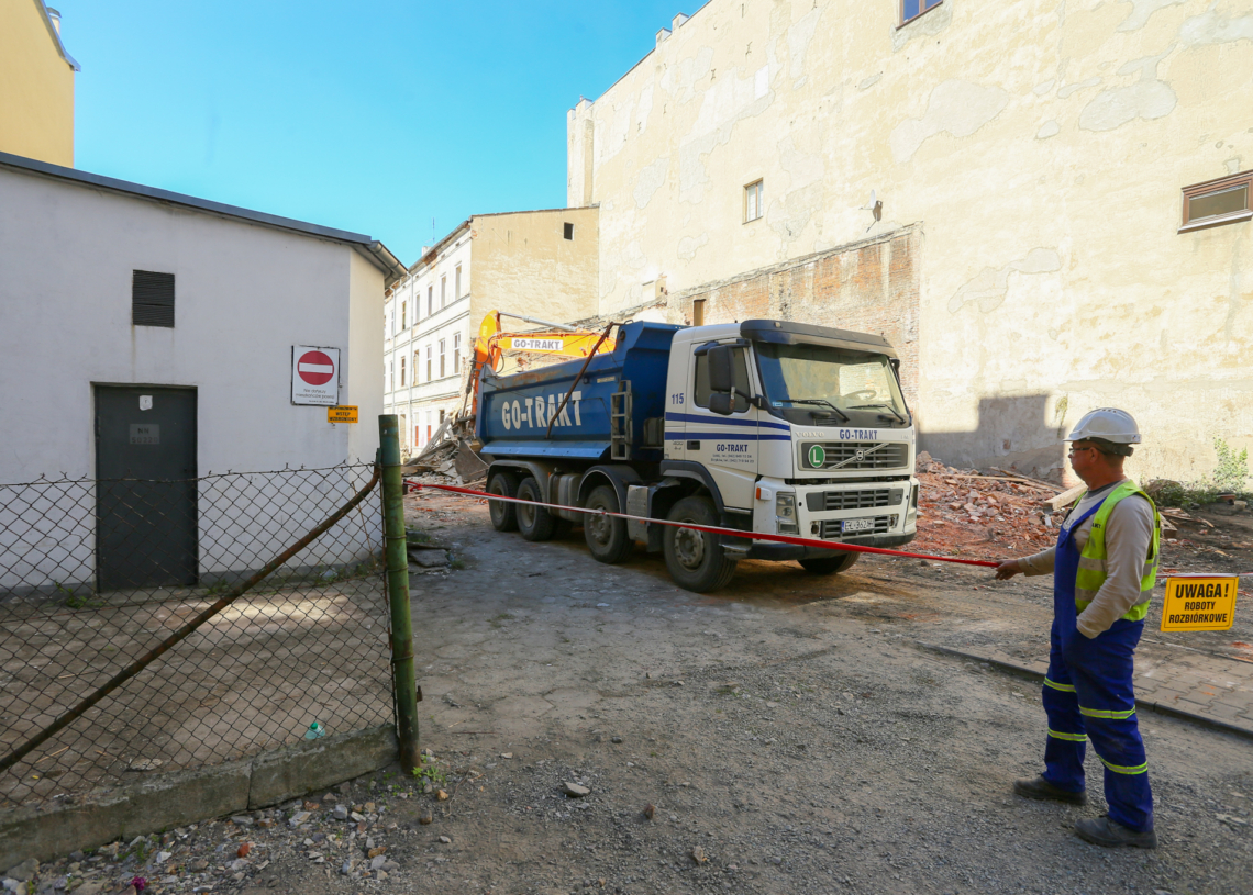 Rozpoczęła się budowa parkingów wielopoziomowych przy ulicy Wschodniej [ZDJĘCIA]