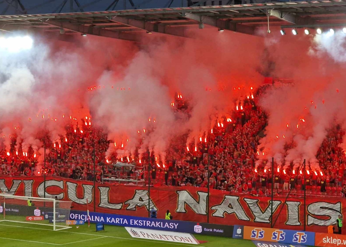 Pirotechnika na stadionach będzie legalna? Tego chce Konfederacja