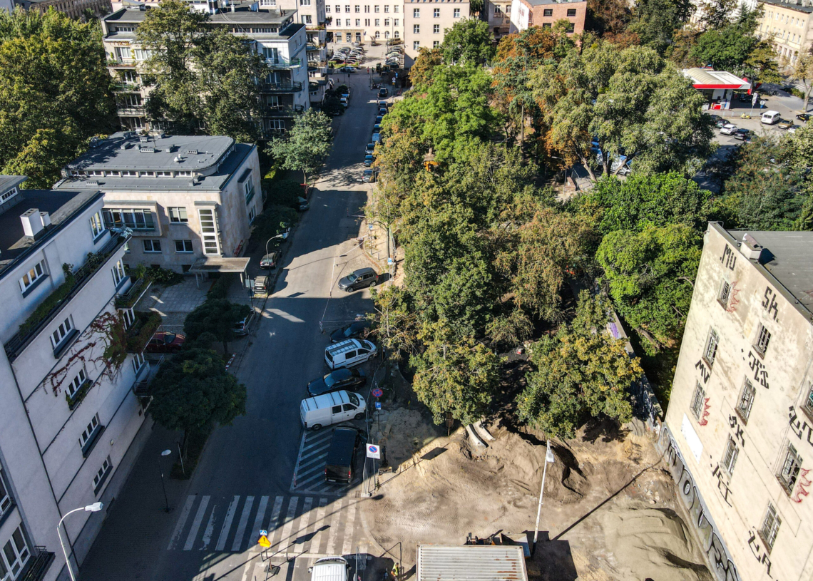Przebudowa placu Komuny Paryskiej. Nadal trwają prace ziemne