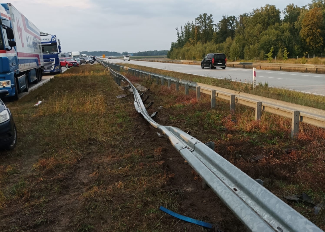 Wypadek na S8 w kierunku Wrocławia. 2 osoby poszkodowane