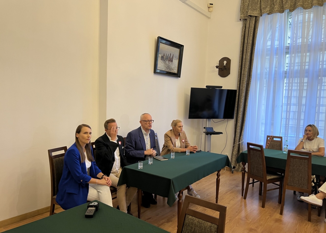 Aktualne problemy w oświacie polskiej. Spotkanie ZNP i polityków KO