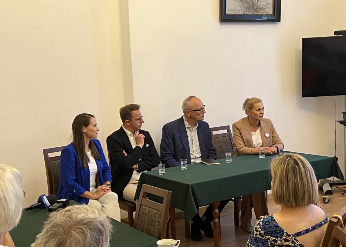Aktualne problemy w oświacie polskiej. Spotkanie ZNP i polityków KO