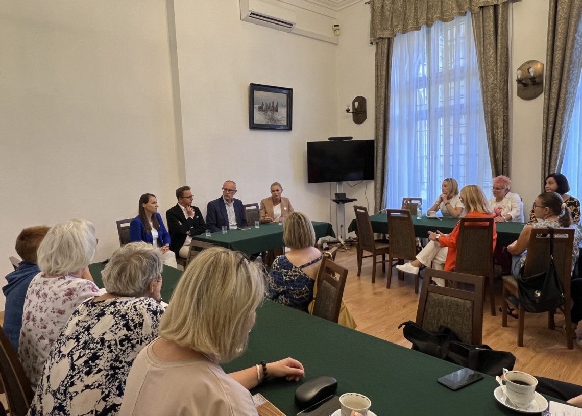 Aktualne problemy w oświacie polskiej. Spotkanie ZNP i polityków KO