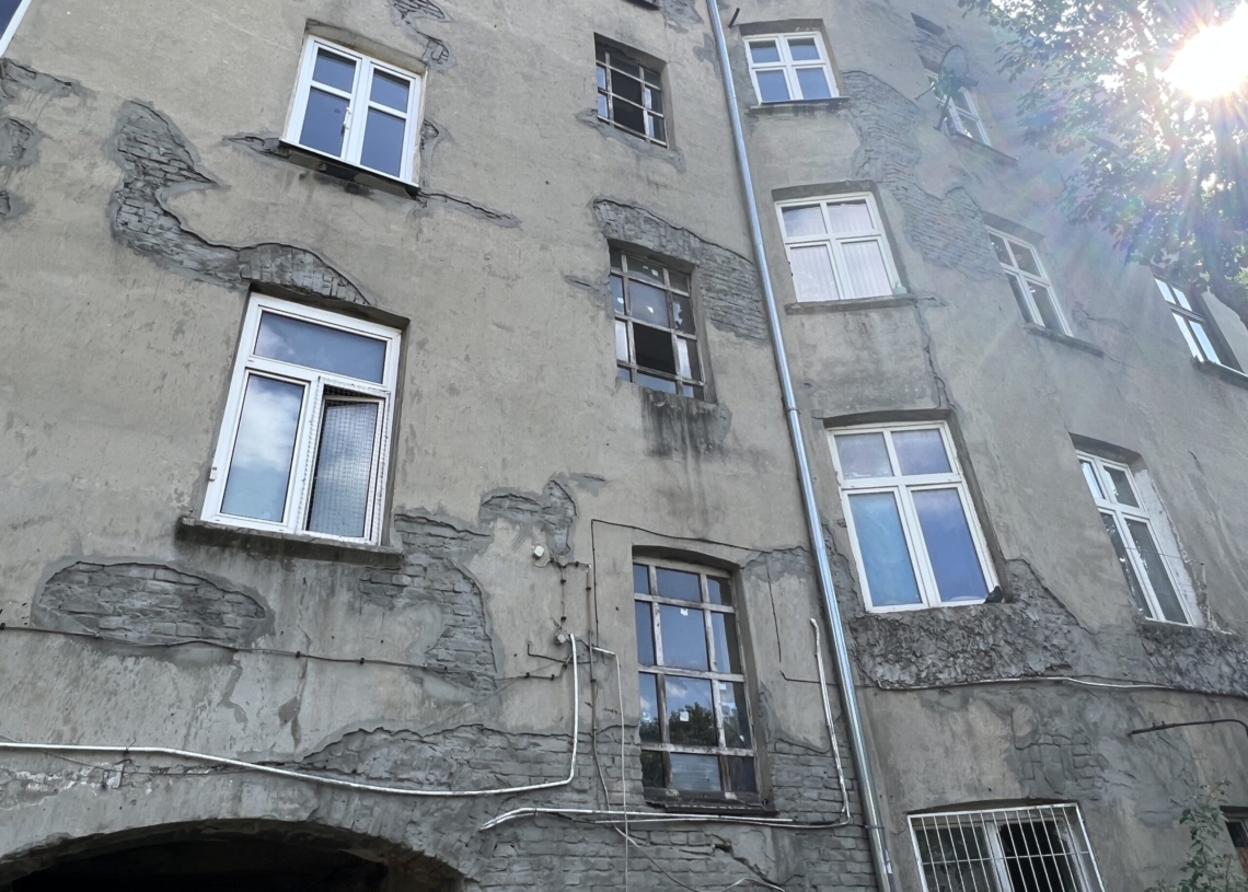Budynek zapomniany przez wszystkich. Tak o kamienicy przy ulicy Solnej 10 mówią jej mieszkańcy