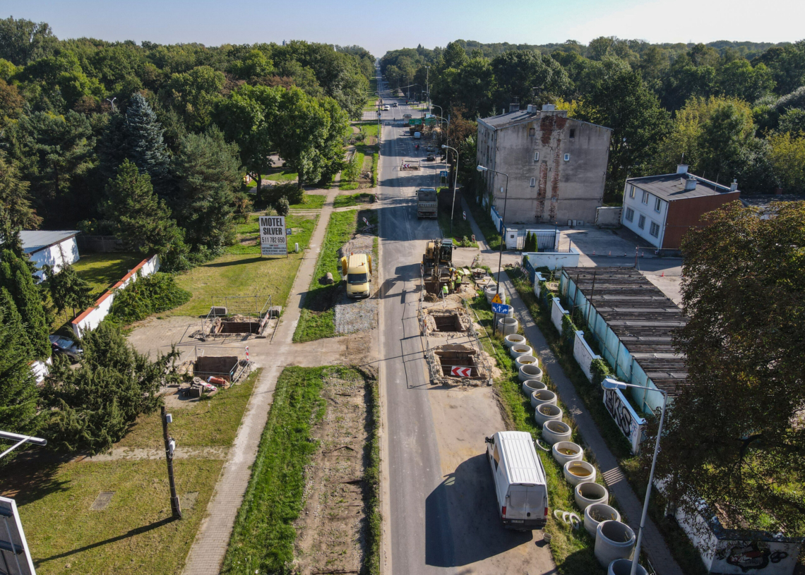 Modernizacja trasy tramwajowej do Konstantynowa zakończy się dopiero w pierwszej połowie 2024 r.
