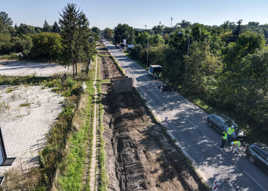 Modernizacja trasy tramwajowej do Konstantynowa zakończy się dopiero w pierwszej połowie 2024 r.