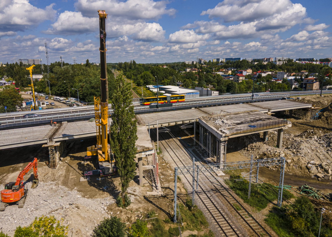 Przebudowa wiaduktów na ulicy Przybyszewskiego. Nadal trwa rozbiórka południowej estakady