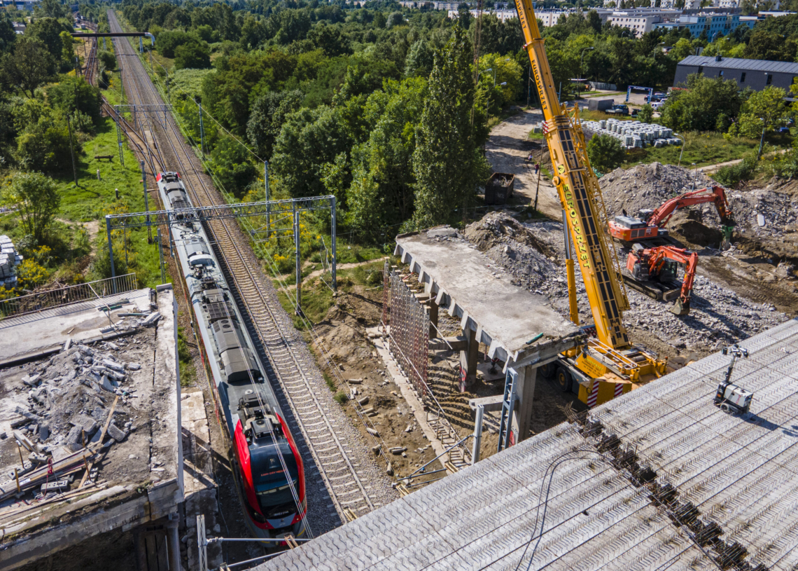 Przebudowa wiaduktów na ulicy Przybyszewskiego. Nadal trwa rozbiórka południowej estakady