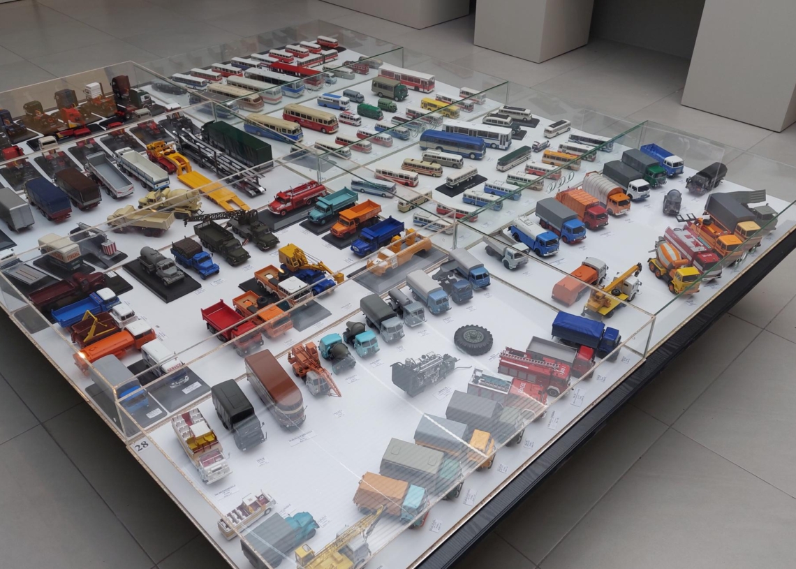 Wystawa modeli samochodów z czasów PRL-u w Muzeum Okręgowym w Sieradzu