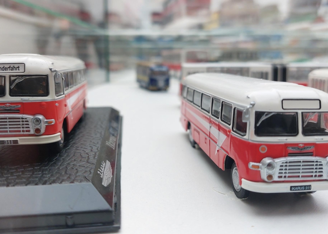 Wystawa modeli samochodów z czasów PRL-u w Muzeum Okręgowym w Sieradzu