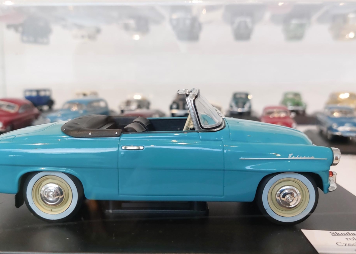Wystawa modeli samochodów z czasów PRL-u w Muzeum Okręgowym w Sieradzu