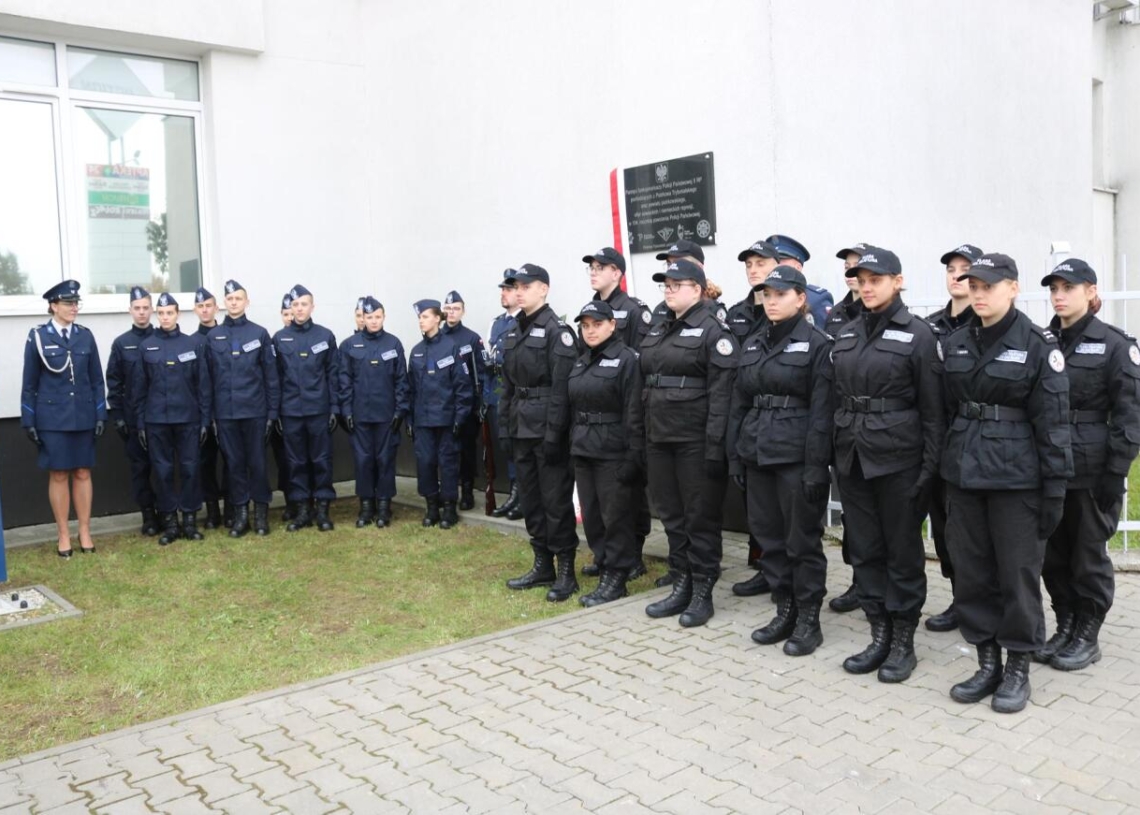 Piotrków Trybunalski: odsłonięto tablicę upamiętniającą funkcjonariuszy Policji Państwowej II RP