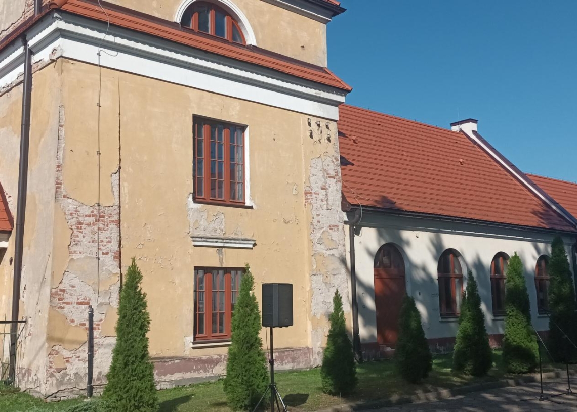 Remont zabytkowego spichlerza przy Zespole Szkół na Blichu w Łowiczu