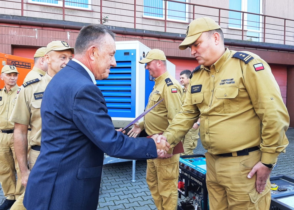 31 nowych agregatów prądotwórczych trafiło do strażaków w Łódzkiem