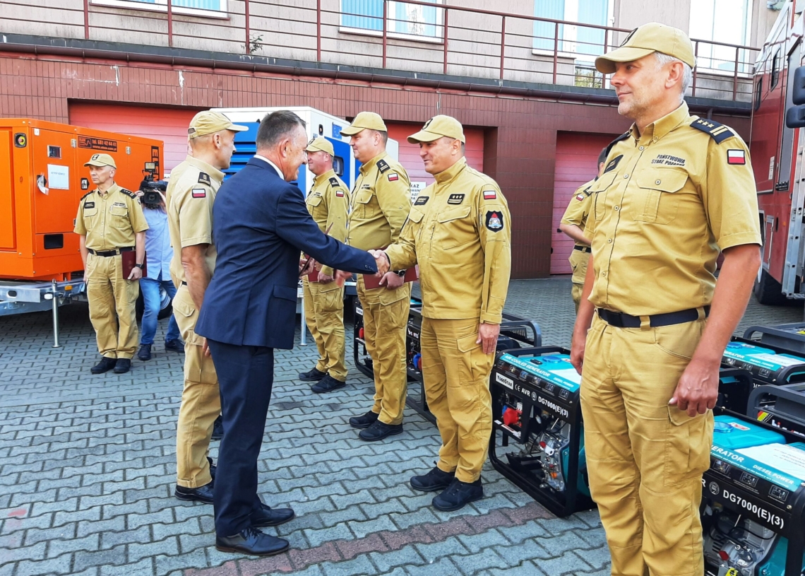 31 nowych agregatów prądotwórczych trafiło do strażaków w Łódzkiem