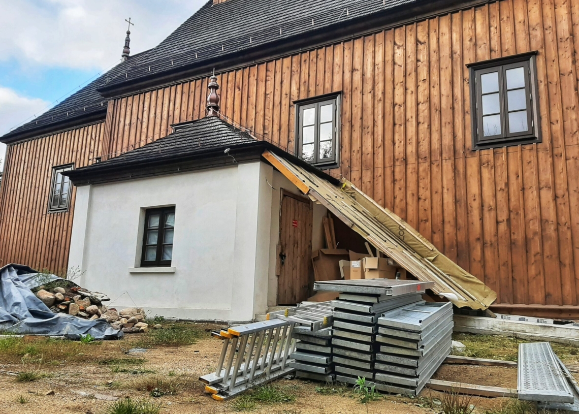 Trwa odbudowa kościoła w Mileszkach